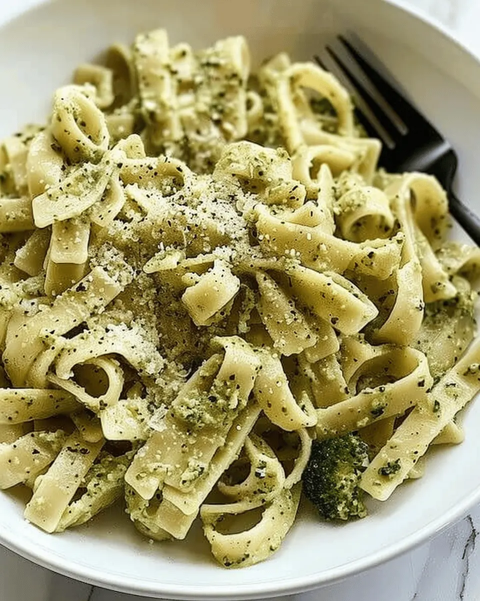 Creamy Pesto Pasta with Turkey Bacon: A Comforting Delight